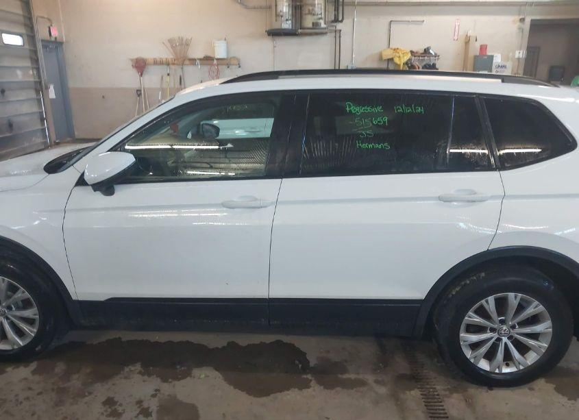 Photo 14 of 2018 Volkswagen Tiguan 2.0T S (VIN 3VV0B7AX7JM060114)