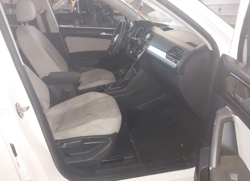 Photo 5 of 2018 Volkswagen Tiguan 2.0T S (VIN 3VV0B7AX7JM060114)