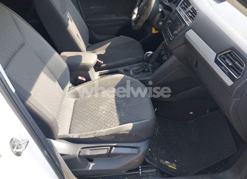 Photo 5 of 2018 Volkswagen Tiguan 2.0T S (VIN 3VV0B7AX7JM080220)