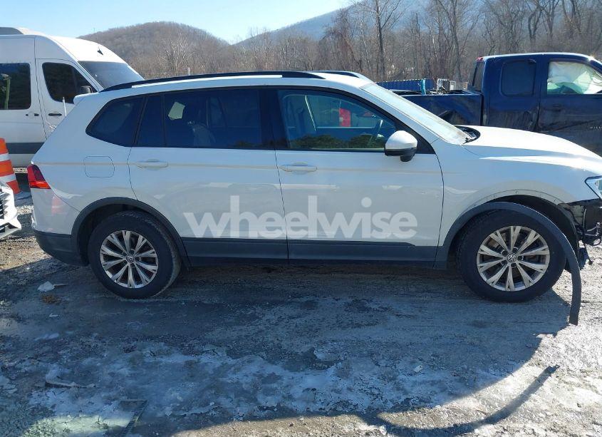 Photo 14 of 2018 Volkswagen Tiguan 2.0T S (VIN 3VV0B7AX9JM015921)