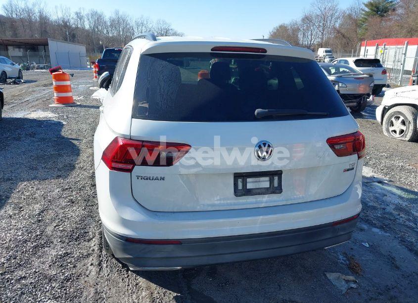 Photo 17 of 2018 Volkswagen Tiguan 2.0T S (VIN 3VV0B7AX9JM015921)