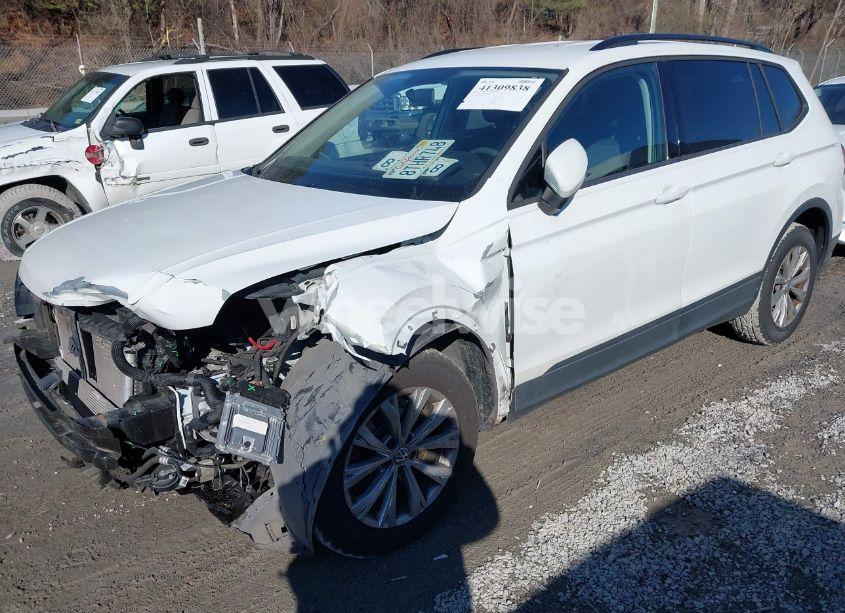 Photo 2 of 2018 Volkswagen Tiguan 2.0T S (VIN 3VV0B7AX9JM015921)