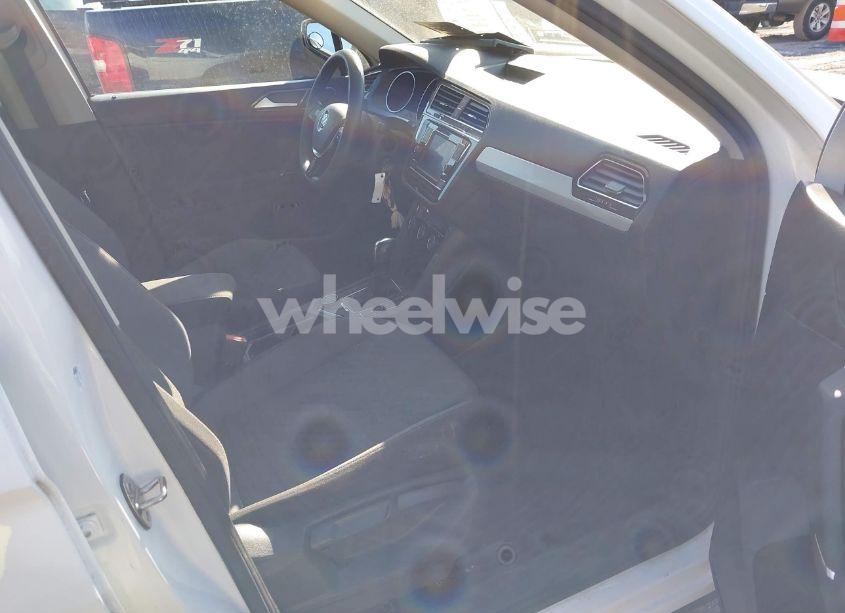 Photo 5 of 2018 Volkswagen Tiguan 2.0T S (VIN 3VV0B7AX9JM015921)