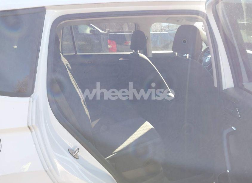 Photo 8 of 2018 Volkswagen Tiguan 2.0T S (VIN 3VV0B7AX9JM015921)