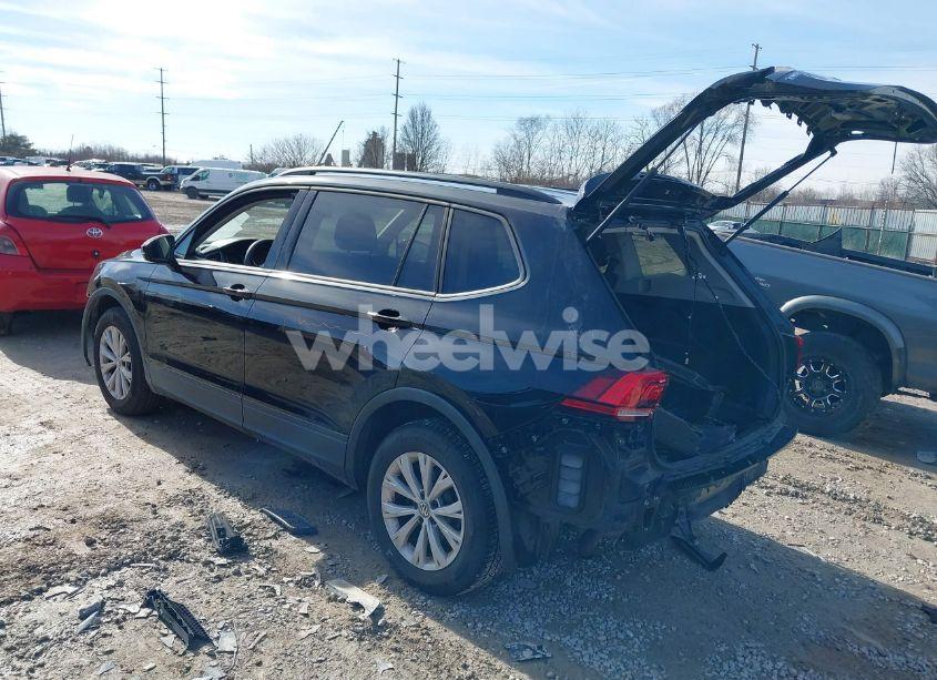 Photo 3 of 2018 Volkswagen Tiguan 2.0T S (VIN 3VV0B7AX9JM028295)