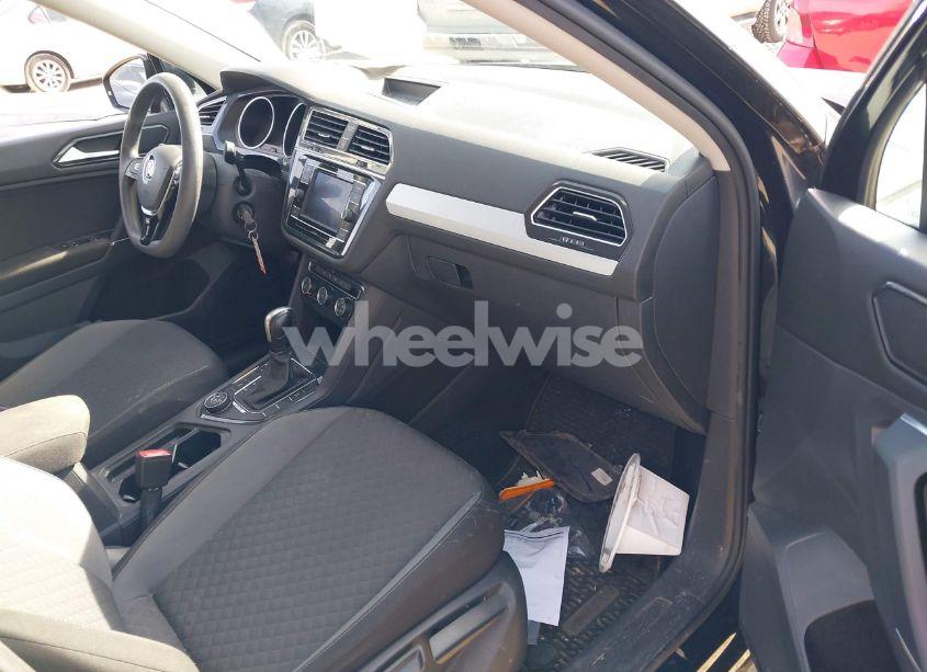 Photo 5 of 2018 Volkswagen Tiguan 2.0T S (VIN 3VV0B7AX9JM028295)