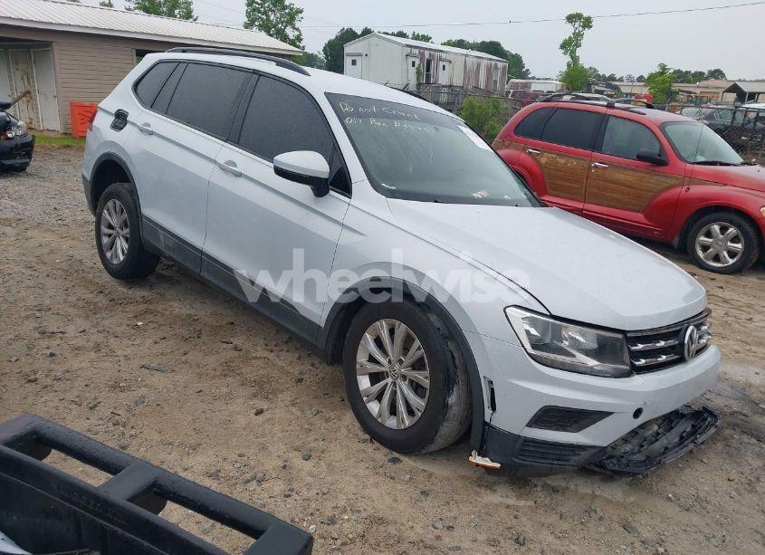 2018 Volkswagen Tiguan 2.0T S (VIN 3VV1B7AX0JM041120) main photo