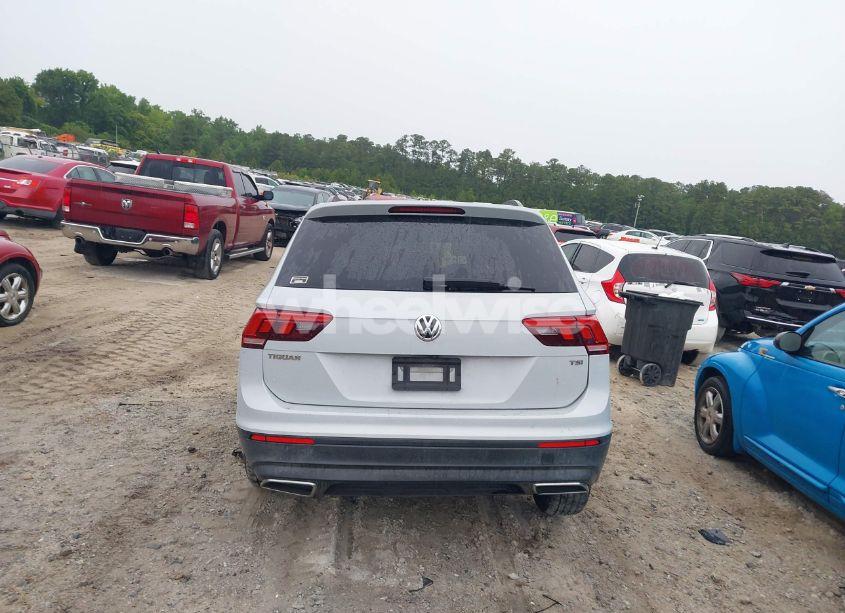 Photo 16 of 2018 Volkswagen Tiguan 2.0T S (VIN 3VV1B7AX0JM041120)