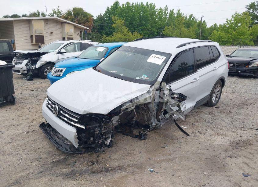 Photo 2 of 2018 Volkswagen Tiguan 2.0T S (VIN 3VV1B7AX0JM041120)