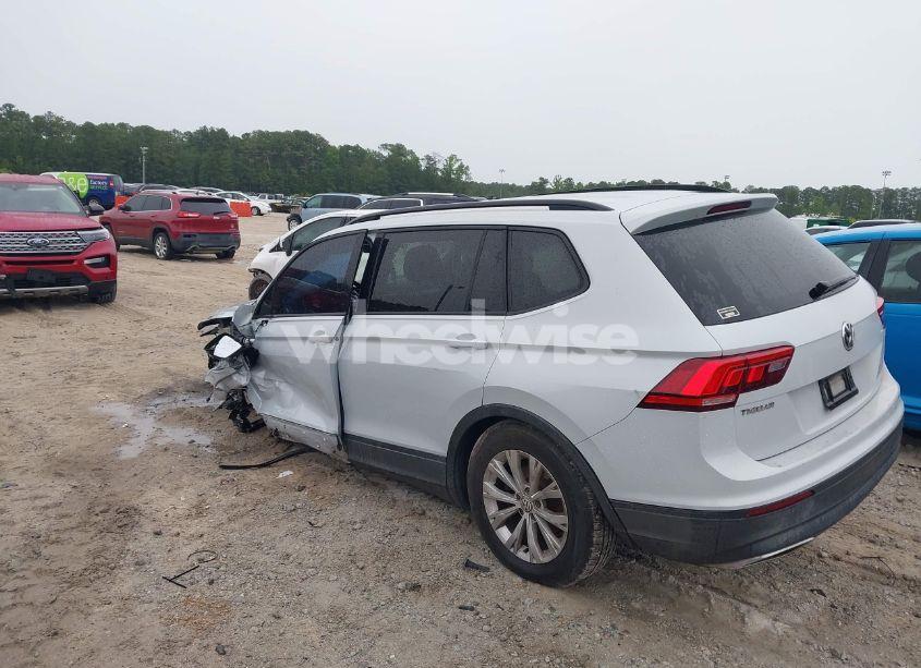 Photo 3 of 2018 Volkswagen Tiguan 2.0T S (VIN 3VV1B7AX0JM041120)