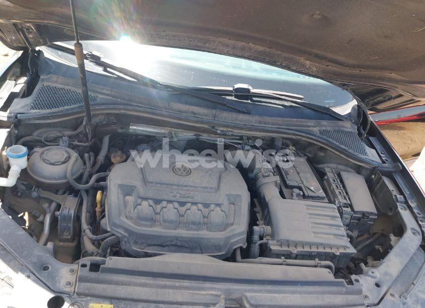 Photo 10 of 2018 Volkswagen Tiguan 2.0T S (VIN 3VV1B7AX0JM075316)