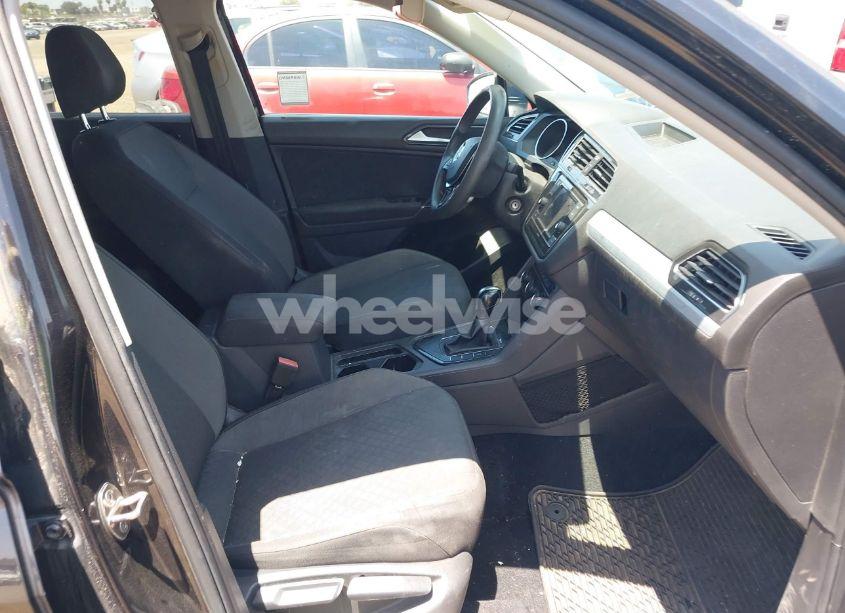 Photo 5 of 2018 Volkswagen Tiguan 2.0T S (VIN 3VV1B7AX0JM075316)