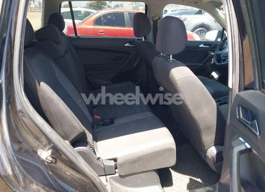 Photo 8 of 2018 Volkswagen Tiguan 2.0T S (VIN 3VV1B7AX0JM075316)