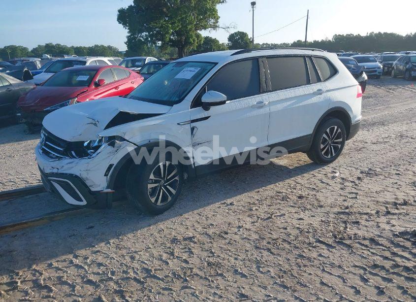 Photo 2 of 2022 Volkswagen Tiguan 2.0T S (VIN 3VV1B7AX0NM126321)
