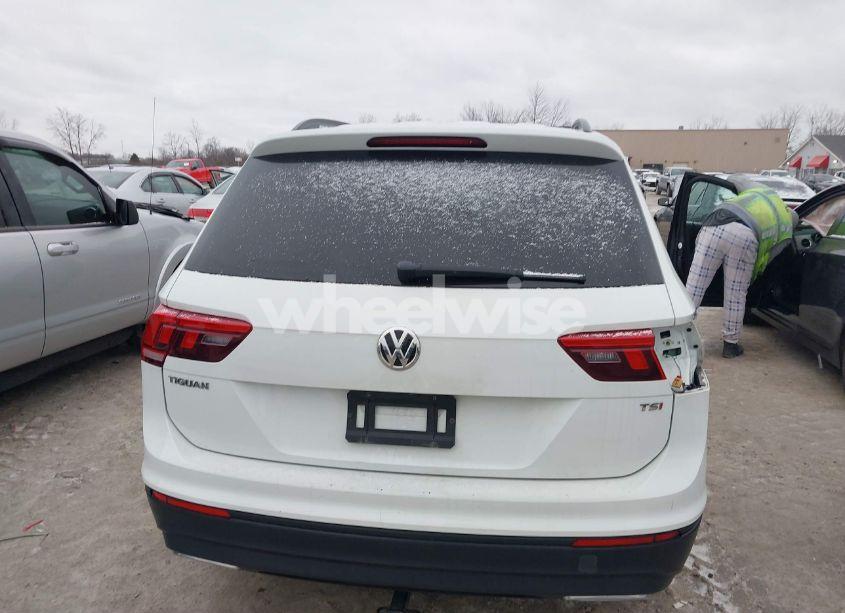 Photo 17 of 2018 Volkswagen Tiguan 2.0T S (VIN 3VV1B7AX1JM088107)