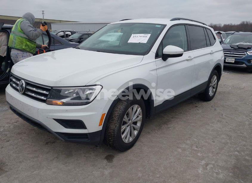 Photo 2 of 2018 Volkswagen Tiguan 2.0T S (VIN 3VV1B7AX1JM088107)