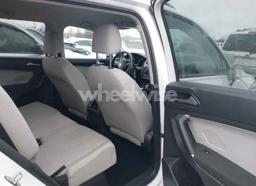 Photo 8 of 2018 Volkswagen Tiguan 2.0T S (VIN 3VV1B7AX1JM088107)