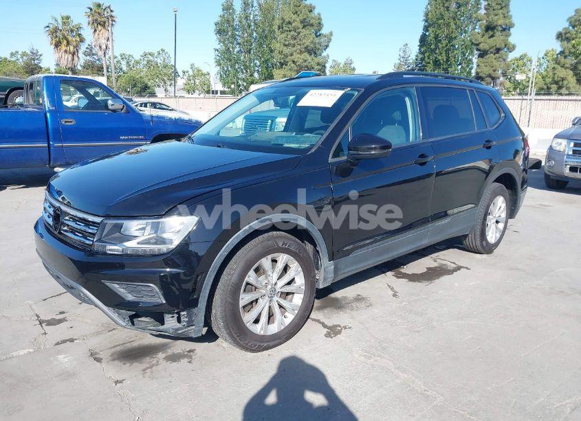 Photo 2 of 2018 Volkswagen Tiguan 2.0T S (VIN 3VV1B7AX1JM091928)