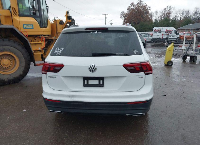 Photo 16 of 2018 Volkswagen Tiguan 2.0T S (VIN 3VV1B7AX1JM094733)