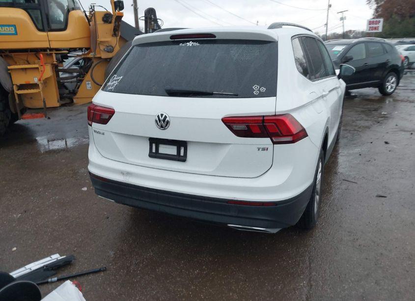 Photo 4 of 2018 Volkswagen Tiguan 2.0T S (VIN 3VV1B7AX1JM094733)