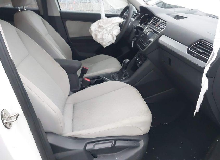 Photo 5 of 2018 Volkswagen Tiguan 2.0T S (VIN 3VV1B7AX1JM094733)
