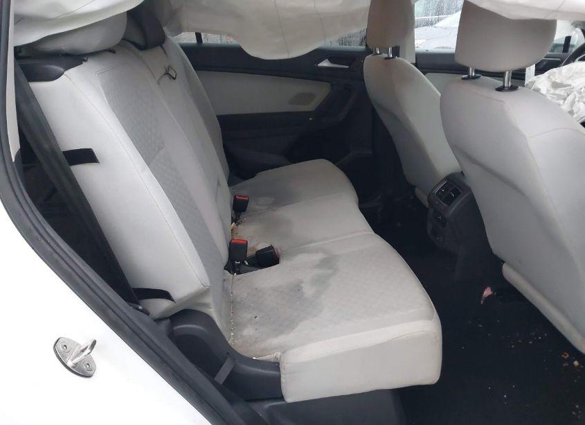 Photo 8 of 2018 Volkswagen Tiguan 2.0T S (VIN 3VV1B7AX1JM094733)