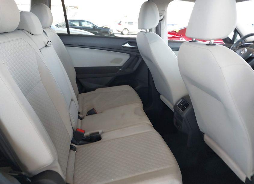 Photo 8 of 2018 Volkswagen Tiguan 2.0T S (VIN 3VV1B7AX1JM204535)