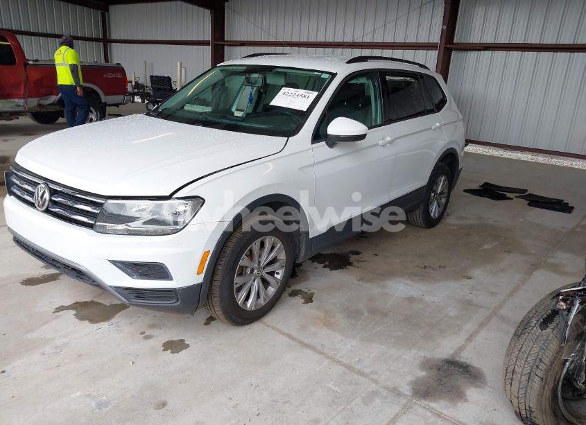 Photo 2 of 2020 Volkswagen Tiguan 2.0T S (VIN 3VV1B7AX1LM110352)