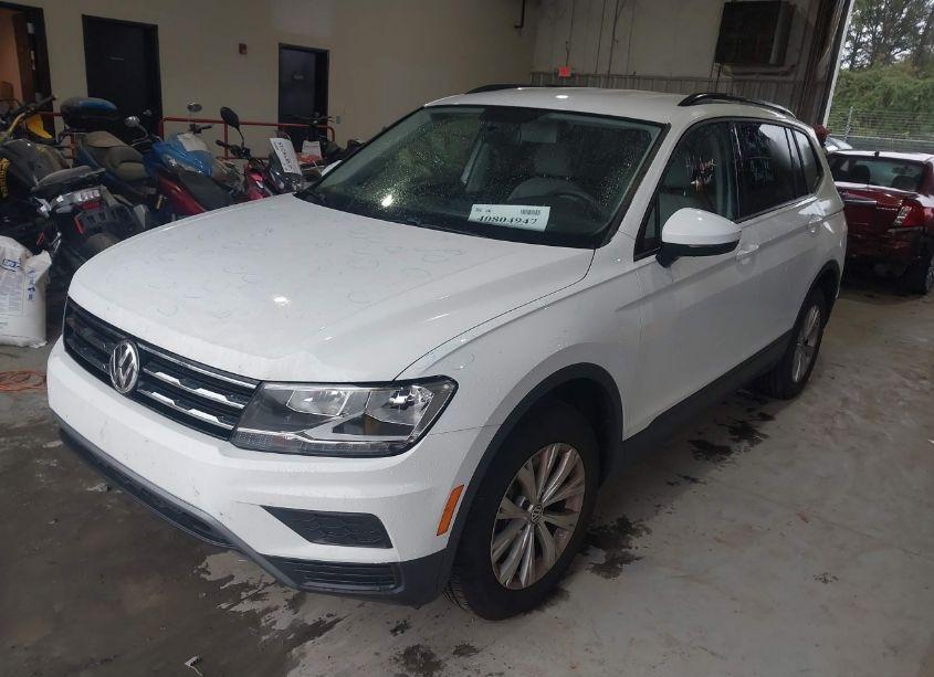 Photo 2 of 2020 Volkswagen Tiguan 2.0T S (VIN 3VV1B7AX1LM141147)