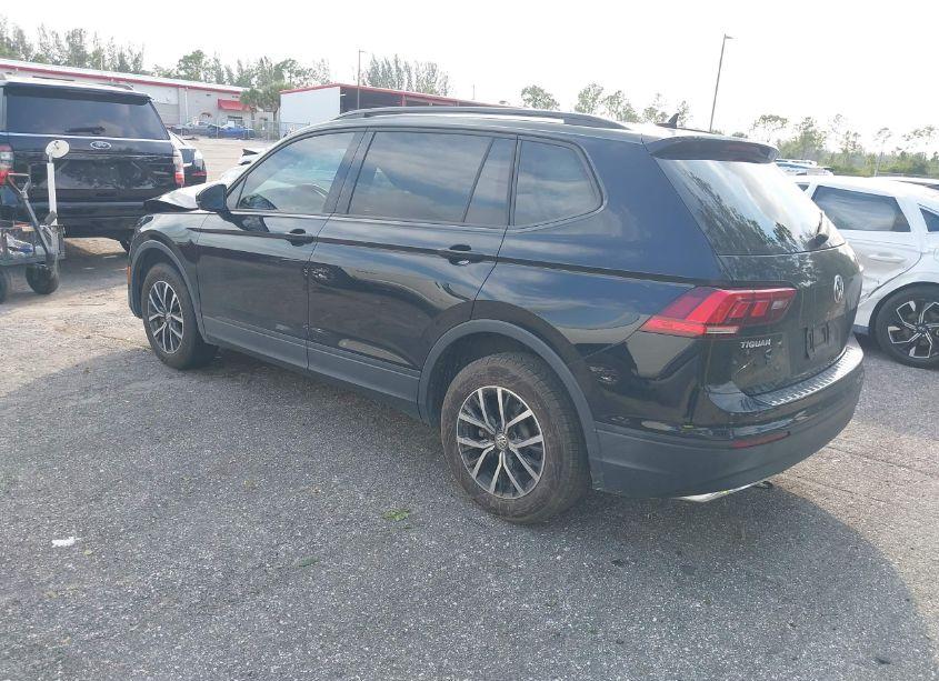Photo 3 of 2021 Volkswagen Tiguan S (VIN 3VV1B7AX1MM054351)