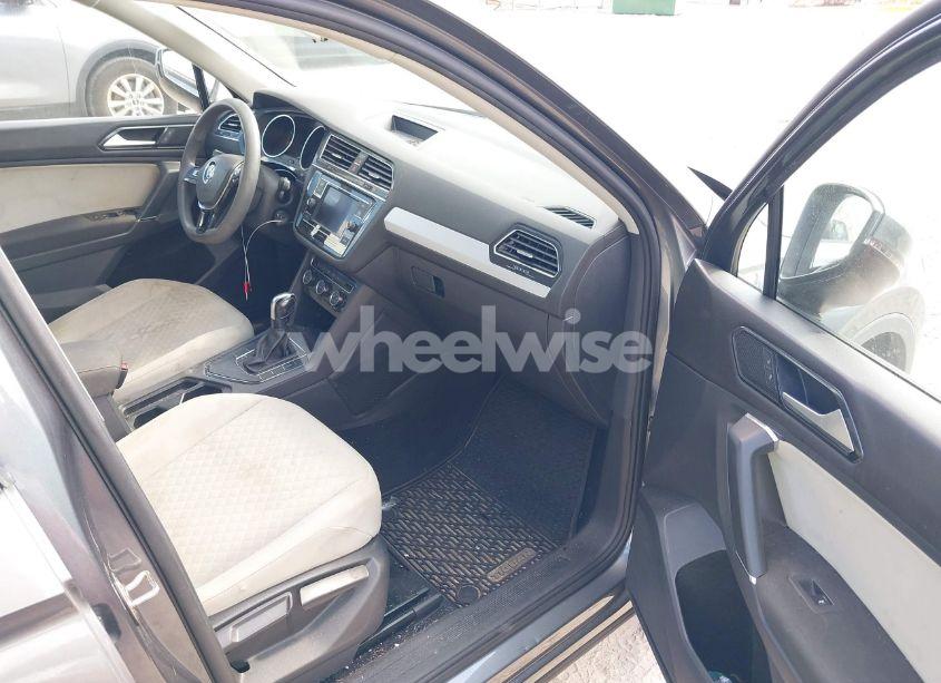 Photo 5 of 2018 Volkswagen Tiguan 2.0T S (VIN 3VV1B7AX2JM088603)