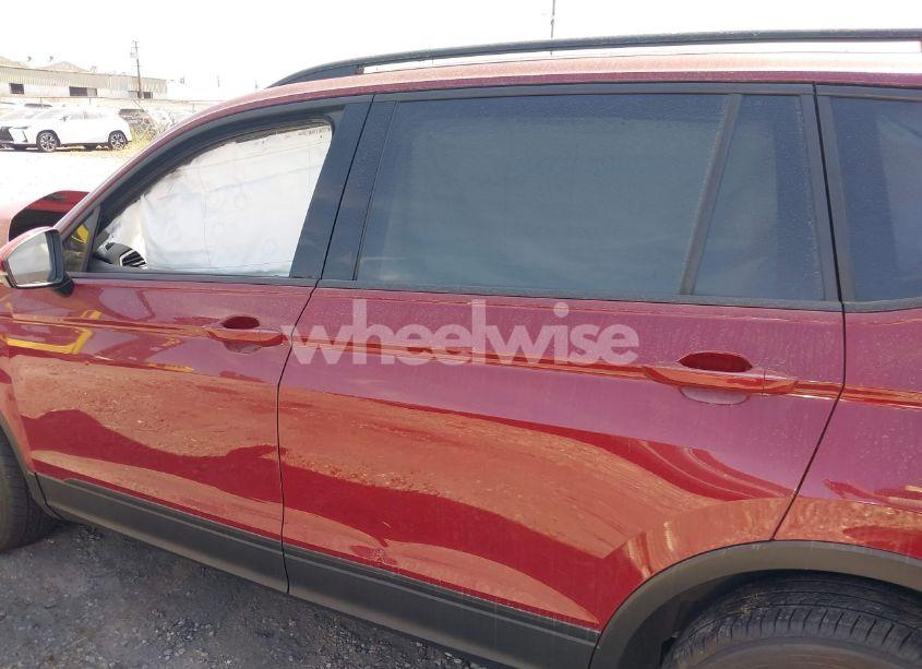 Photo 14 of 2018 Volkswagen Tiguan 2.0T S (VIN 3VV1B7AX3JM128705)