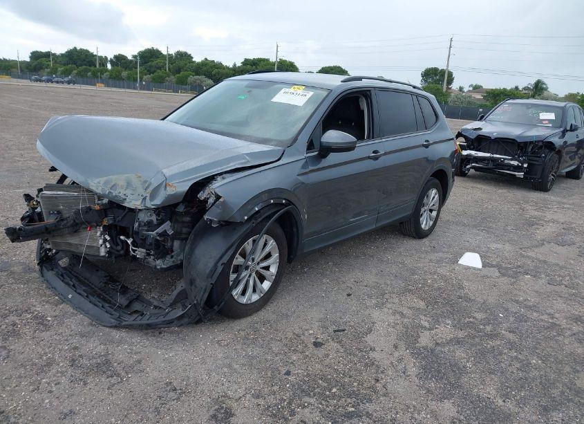 Photo 2 of 2018 Volkswagen Tiguan 2.0T S (VIN 3VV1B7AX4JM198777)