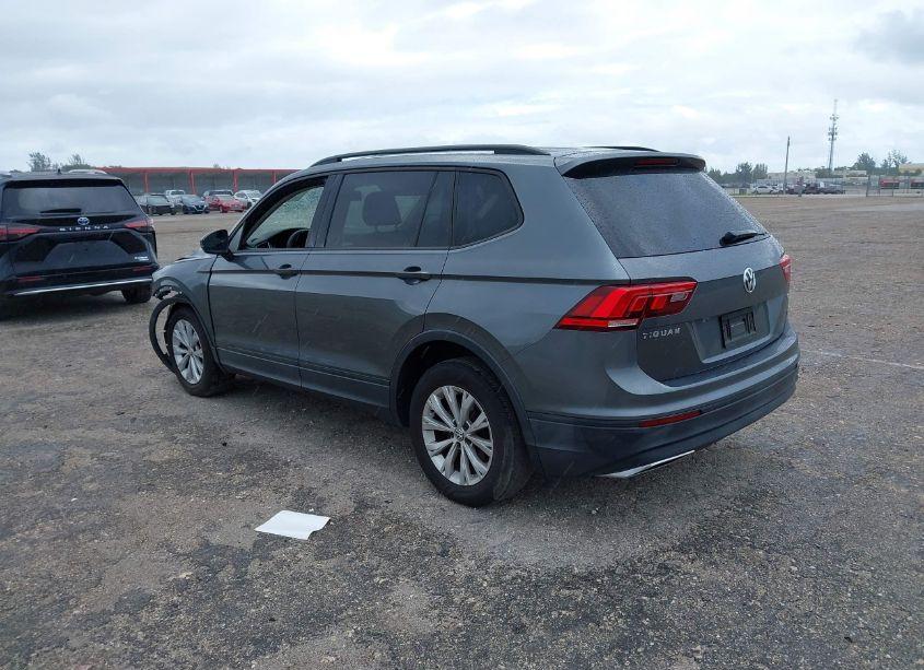 Photo 3 of 2018 Volkswagen Tiguan 2.0T S (VIN 3VV1B7AX4JM198777)