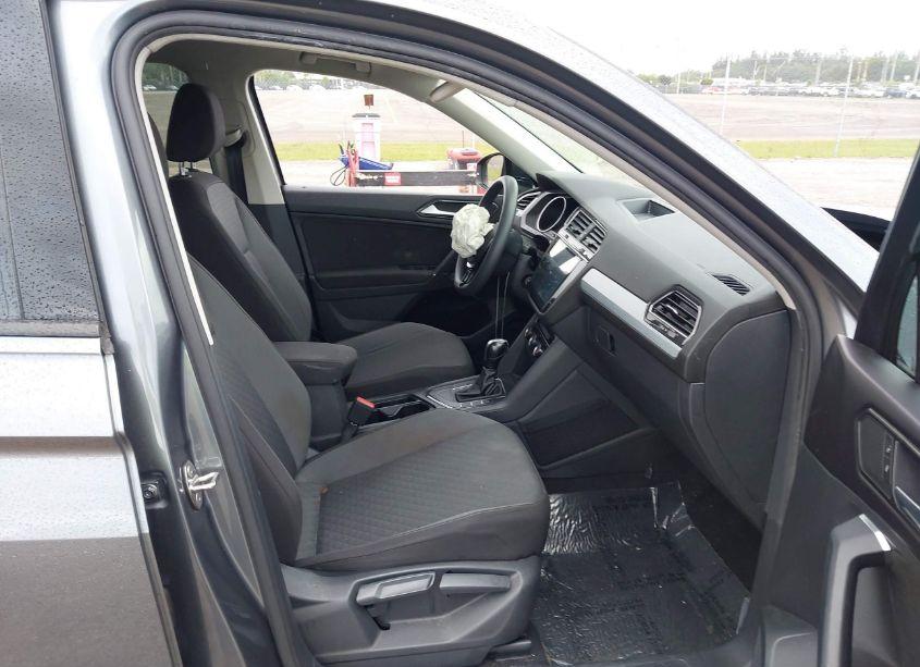 Photo 5 of 2018 Volkswagen Tiguan 2.0T S (VIN 3VV1B7AX4JM198777)