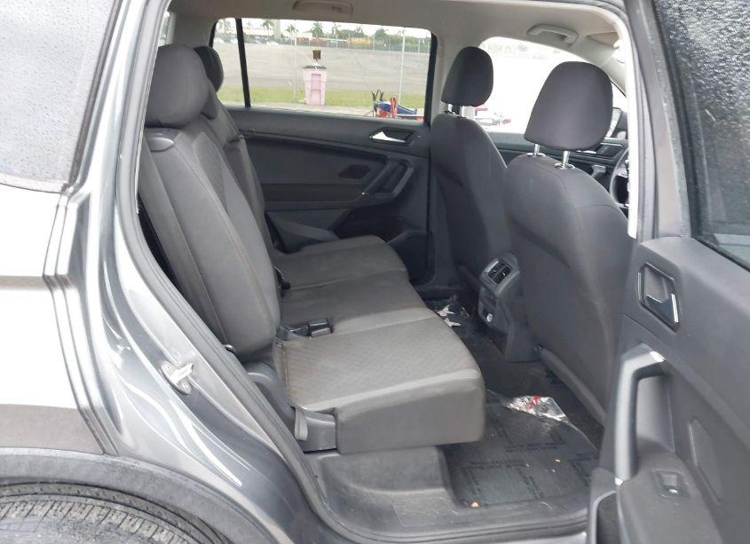 Photo 8 of 2018 Volkswagen Tiguan 2.0T S (VIN 3VV1B7AX4JM198777)