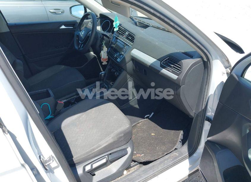 Photo 5 of 2019 Volkswagen Tiguan 2.0T S (VIN 3VV1B7AX4KM048590)