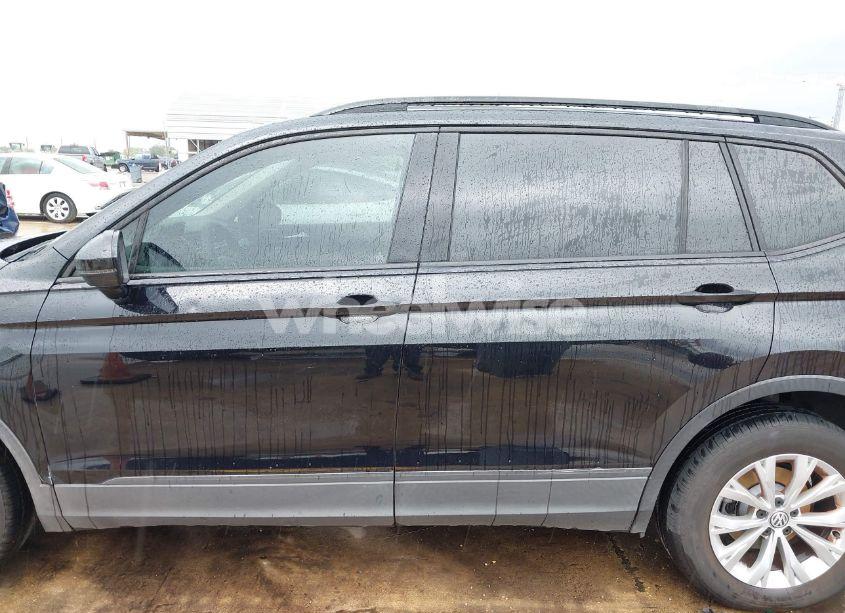 Photo 14 of 2018 Volkswagen Tiguan 2.0T S (VIN 3VV1B7AX5JM119438)