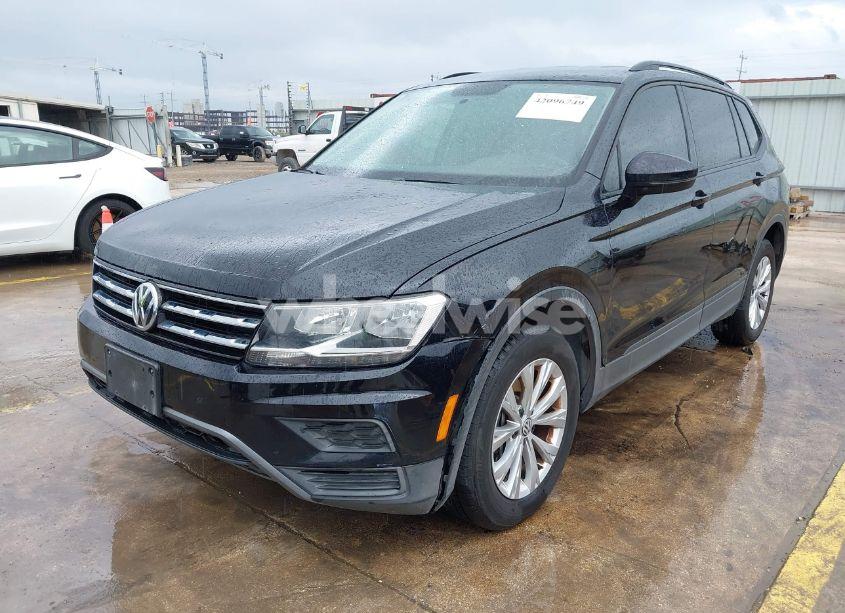 Photo 2 of 2018 Volkswagen Tiguan 2.0T S (VIN 3VV1B7AX5JM119438)