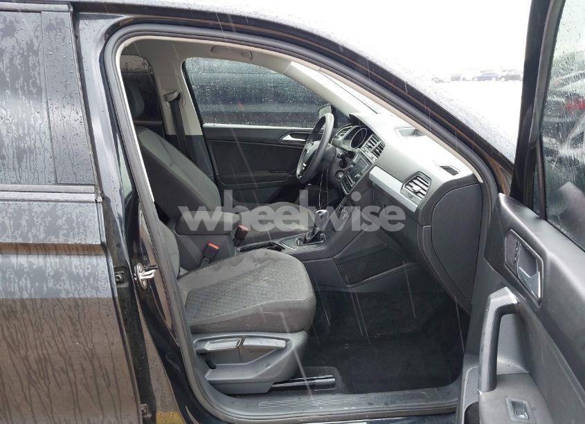 Photo 5 of 2018 Volkswagen Tiguan 2.0T S (VIN 3VV1B7AX5JM119438)