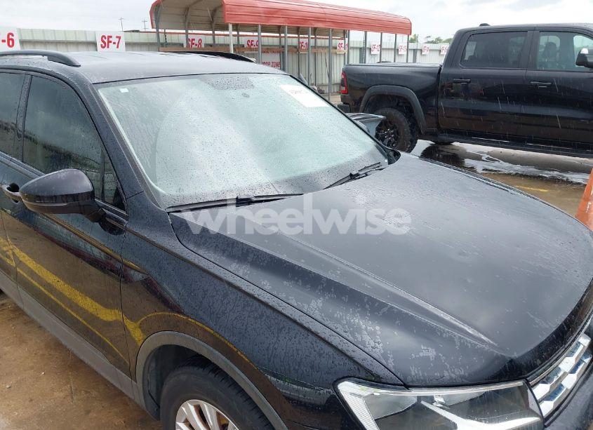 Photo 6 of 2018 Volkswagen Tiguan 2.0T S (VIN 3VV1B7AX5JM119438)