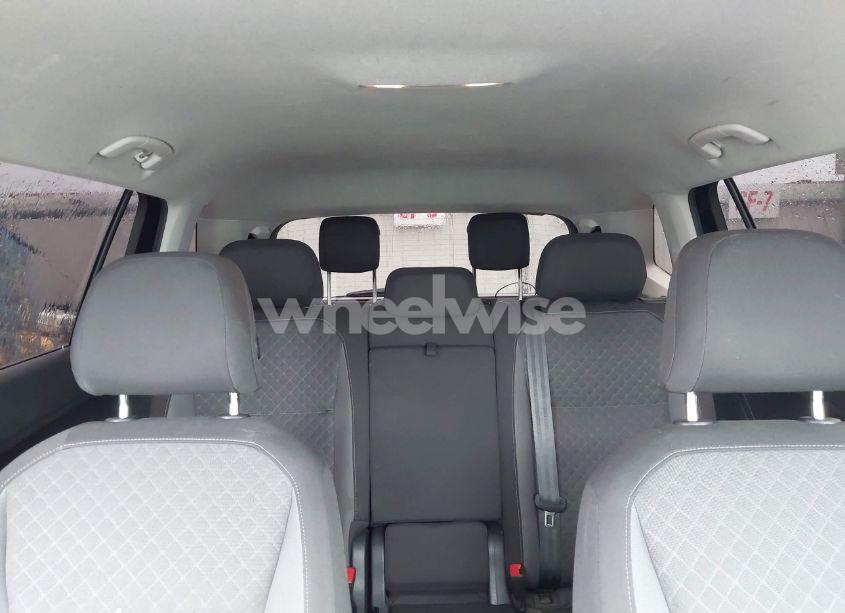 Photo 8 of 2018 Volkswagen Tiguan 2.0T S (VIN 3VV1B7AX5JM119438)