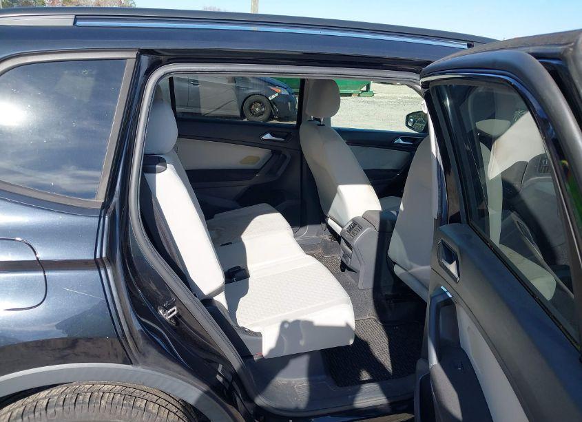 Photo 8 of 2018 Volkswagen Tiguan 2.0T S (VIN 3VV1B7AX5JM121240)