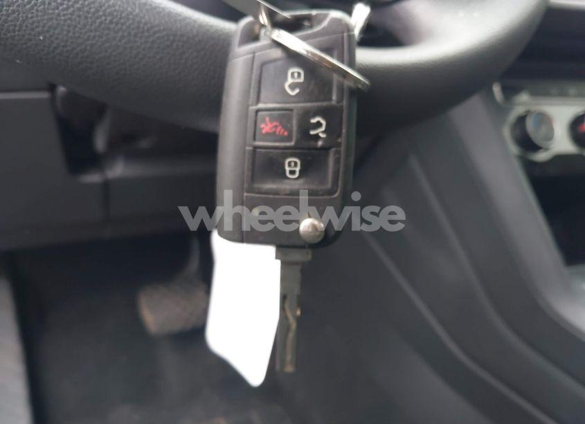 Photo 11 of 2019 Volkswagen Tiguan (VIN 3VV1B7AX5KM077211)