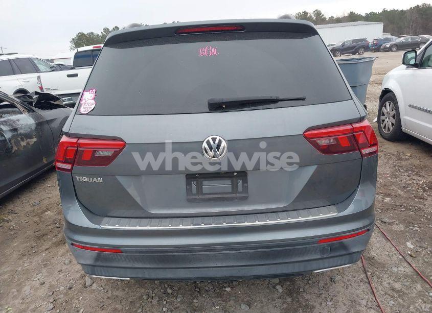 Photo 16 of 2019 Volkswagen Tiguan (VIN 3VV1B7AX5KM077211)
