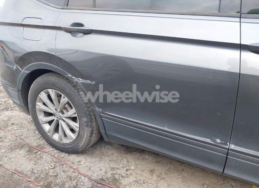 Photo 19 of 2019 Volkswagen Tiguan (VIN 3VV1B7AX5KM077211)