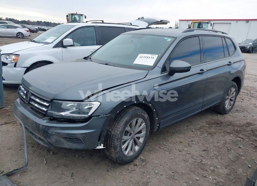 Photo 2 of 2019 Volkswagen Tiguan (VIN 3VV1B7AX5KM077211)