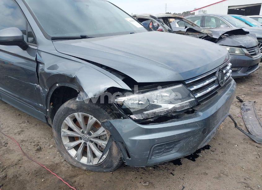 Photo 6 of 2019 Volkswagen Tiguan (VIN 3VV1B7AX5KM077211)
