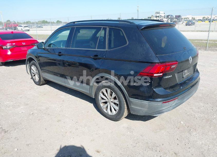 Photo 3 of 2018 Volkswagen Tiguan 2.0T S (VIN 3VV1B7AX6JM036407)