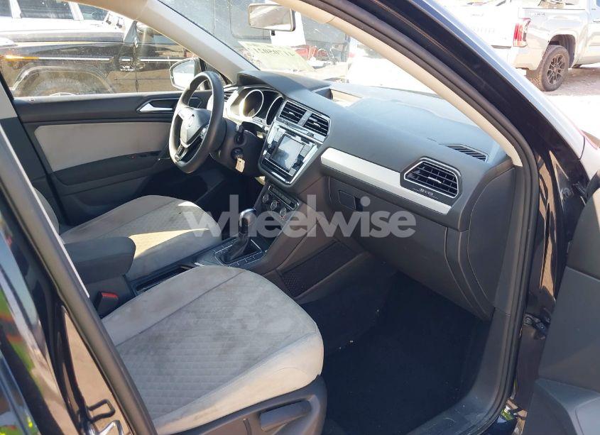 Photo 5 of 2018 Volkswagen Tiguan 2.0T S (VIN 3VV1B7AX6JM036407)